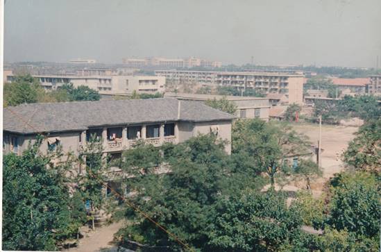 说明: 80年代校园鸟瞰图